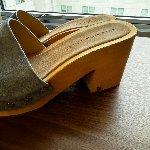 NEW Veronica Bears Suede Clogs - Picture 3 of 5
